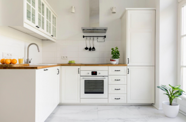 Kitchen set minimalis dengan tampilan all-white